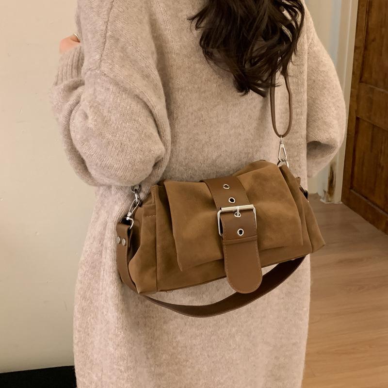 

Niche Belt Buckle Single Shoulder Armpit Bag Pillow Bag Retro Suede Handbag Women s Commuting Crossbody Bag коричневий