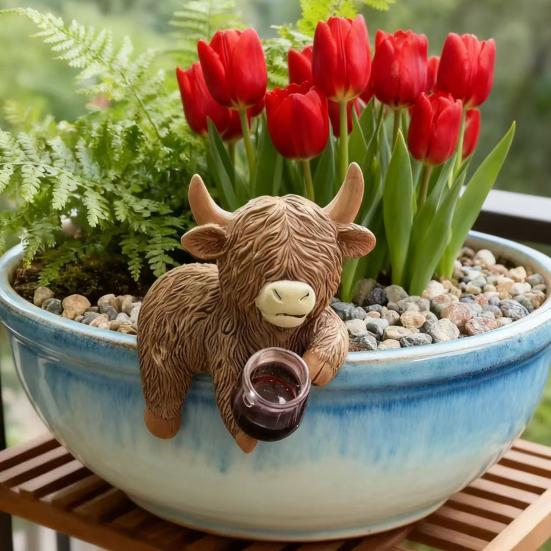Drinking Highland Cow Figurine Holding Wine Beer Cup Highland Cattle Statue Resin Animal Sculpture Outdoor Garden Flower Pot Hugger Ornament