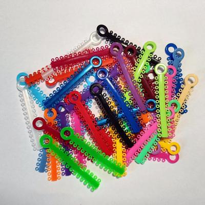 Kieferorthopädische Elastische Ligatur-Bänder Dentales Elastomer-Gummiband Bunter O-Ring für Zahnspangen Zahnarztmaterialien