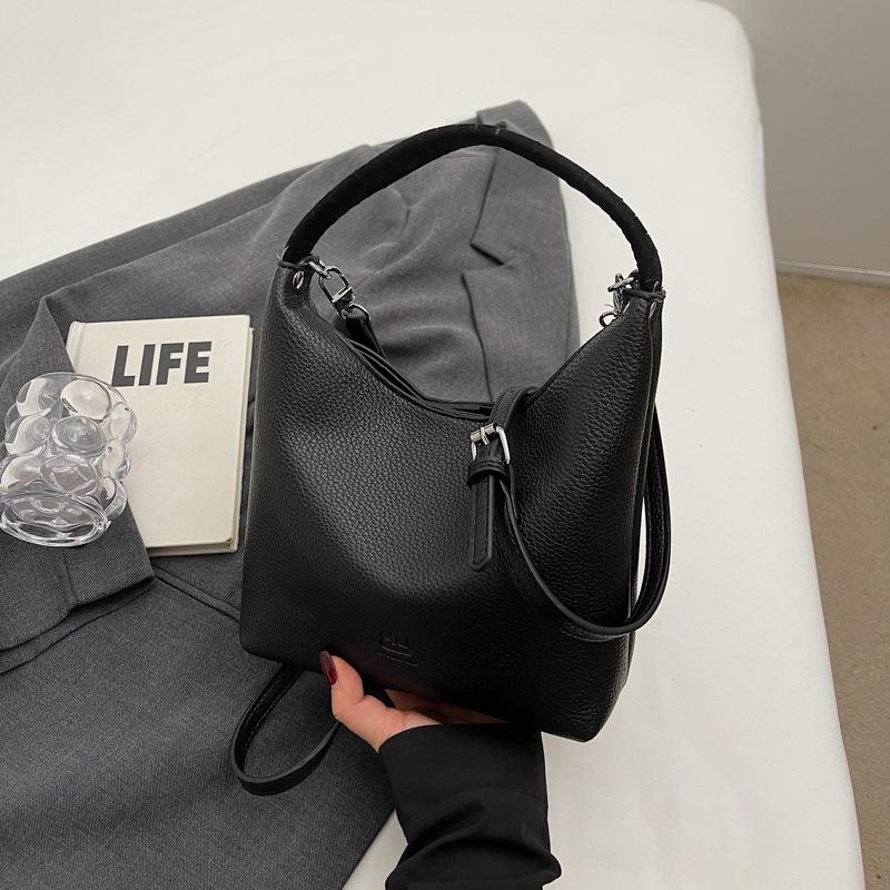 

Зарубежный заказ 2024 года, осень-зима, новая высококачественная нишевая сумка-ведро для переноски, женская корейская версия, универсальная сумка-мессенджер через плечо чёрный