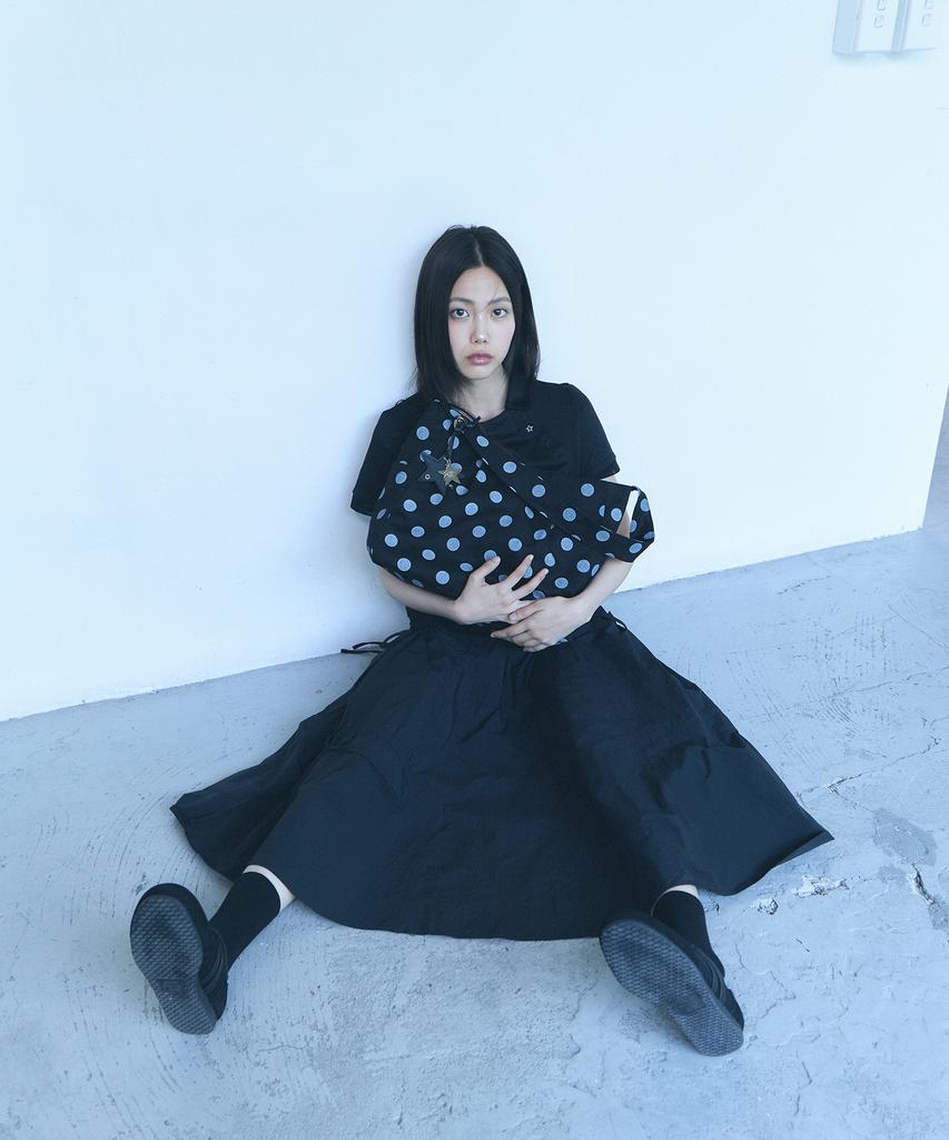 Oart Dot Pleats Shoulder Bag [Black]