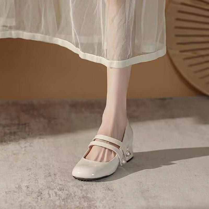 

Fashion temperament red square head thick heel small leather shoes women s new spring and autumn skirt Mary Jane single shoes 40