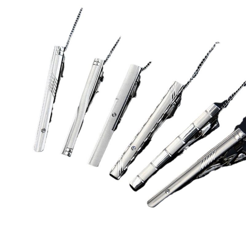 Silberne Krawattenklammer für Herren – formelles, schlichtes, professionelles Accessoire