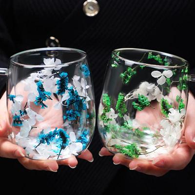 Kreativer Stil echte Blume Trockenblume Doppelschicht Glasbecher Trockenblumen Glasbecher Büro Bar Zuhause Kaffeebecher Kaltgetränkebecher