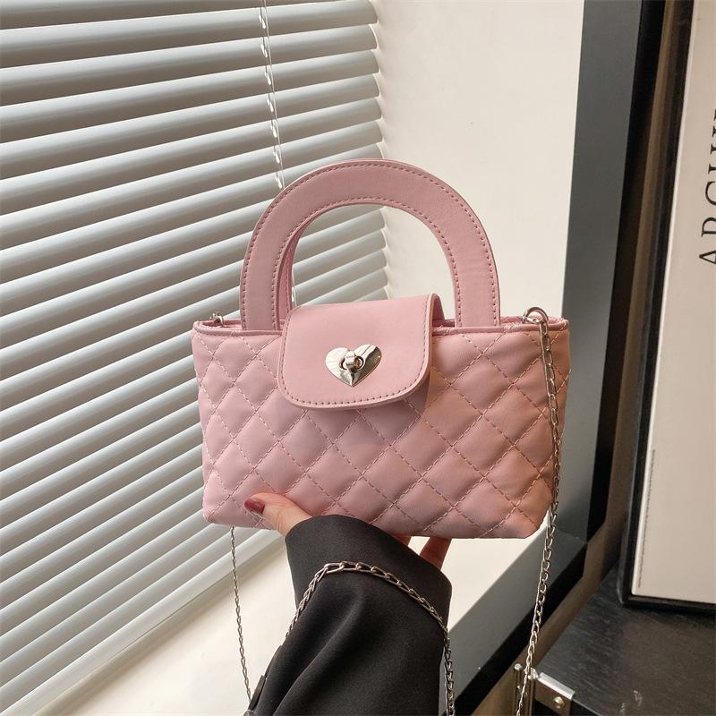 

New versatile chain, beautiful casual women s bag, portable shoulder messenger bag, advanced texture temperament bag розовый