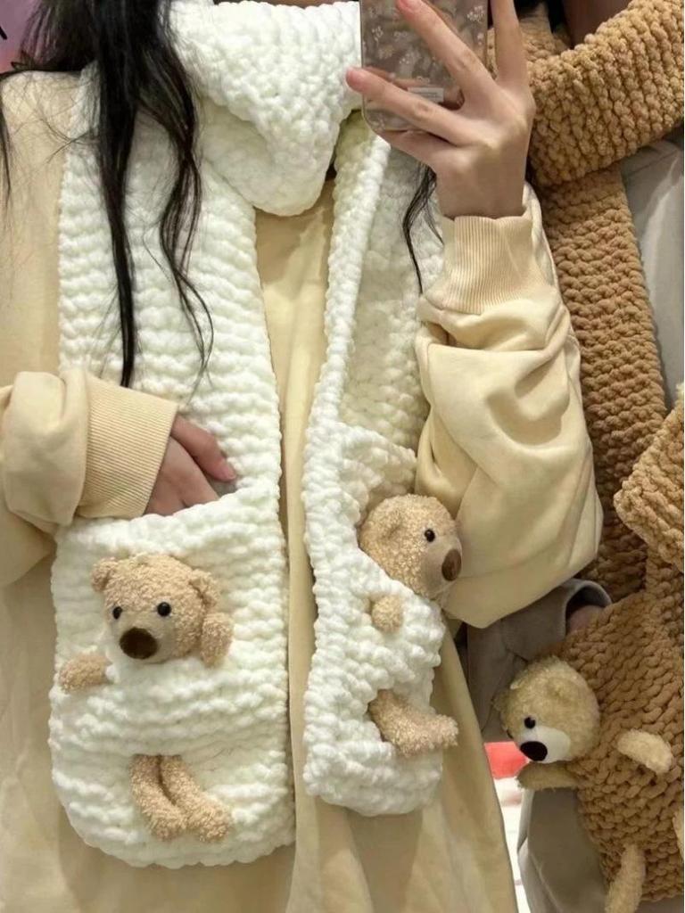 Pocket Bear Hand-Knitted Wool Scarf DIY Kit - Homemade Gift for Partner