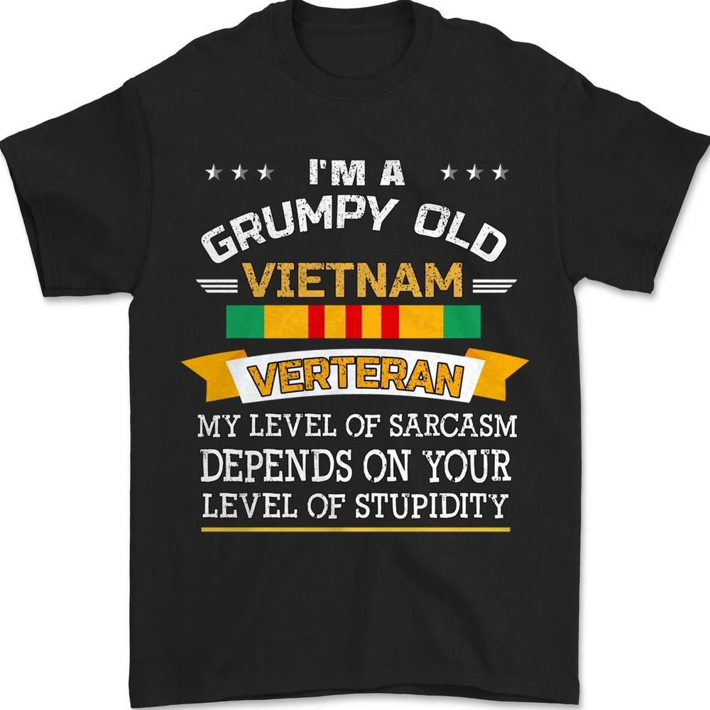 Veterans Day Shirt, Grumpy Old Vietnam Veteran Dad Men T-Shirt