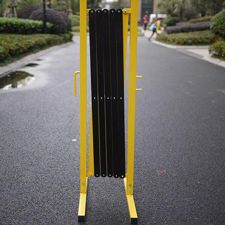 Portable Adjustable Guardrail: Movable, Retractable Safety Barrier for Outdoor Use