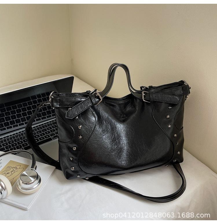 Retro women's handbag 2025 new niche retro locomotive wind rivet tote bag casual shoulder messenger bag