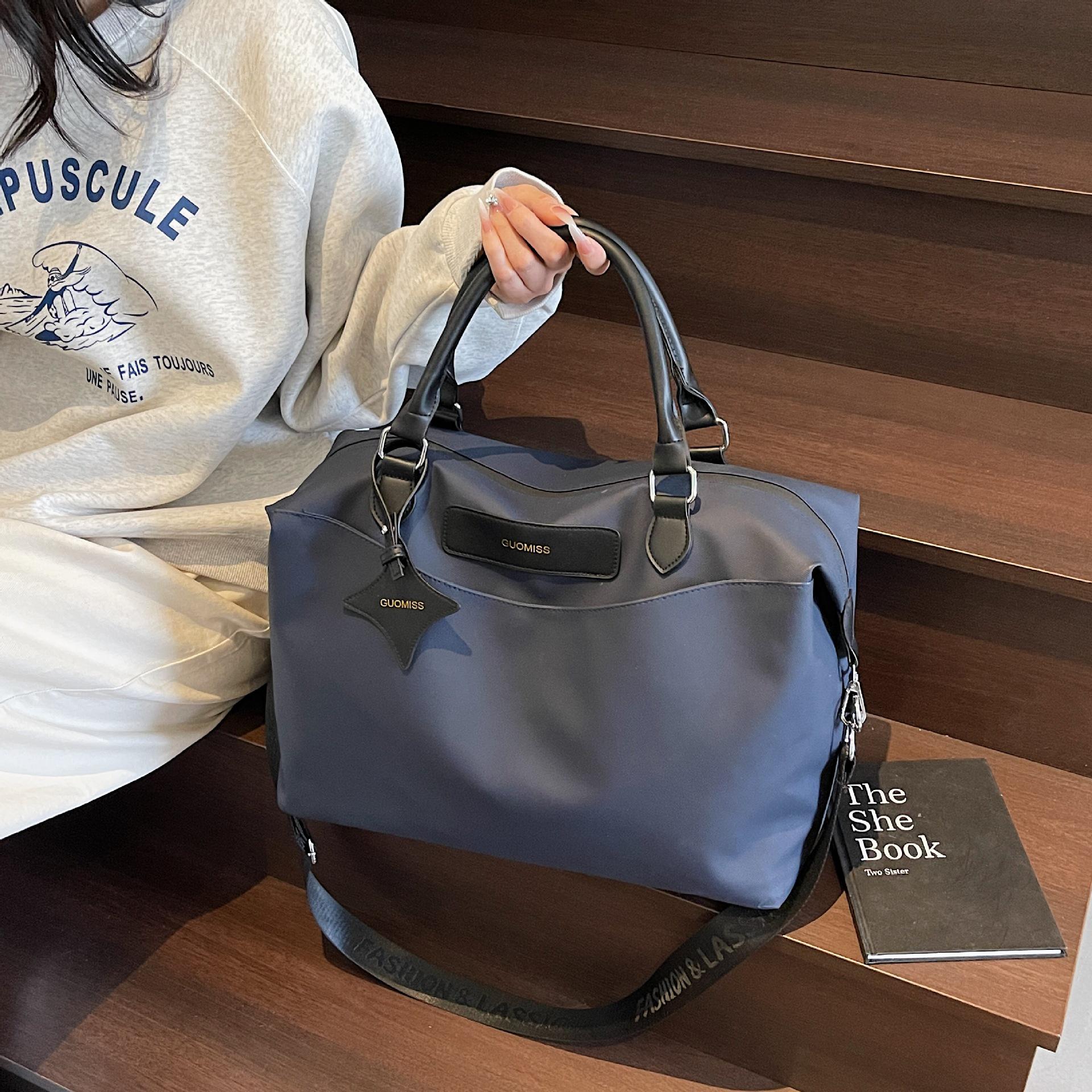 

Women s Waterproof Large Capacity Duffle Bag, Attachable to Suitcase – Perfect for Short Business Trips, Check-In or Carry-On. синий