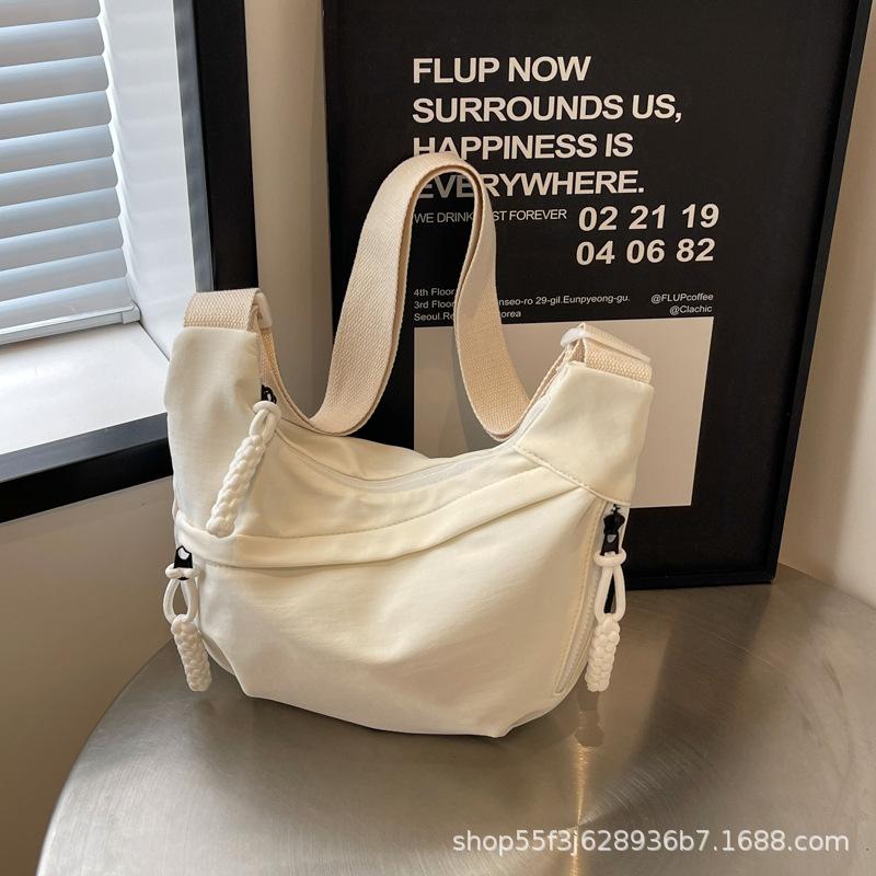 Korean Version of Simple Commuter Small Bag Shoulder Bag Women's 2024 New Casual Dumpling Bag College Student Versatile Messenger Bag