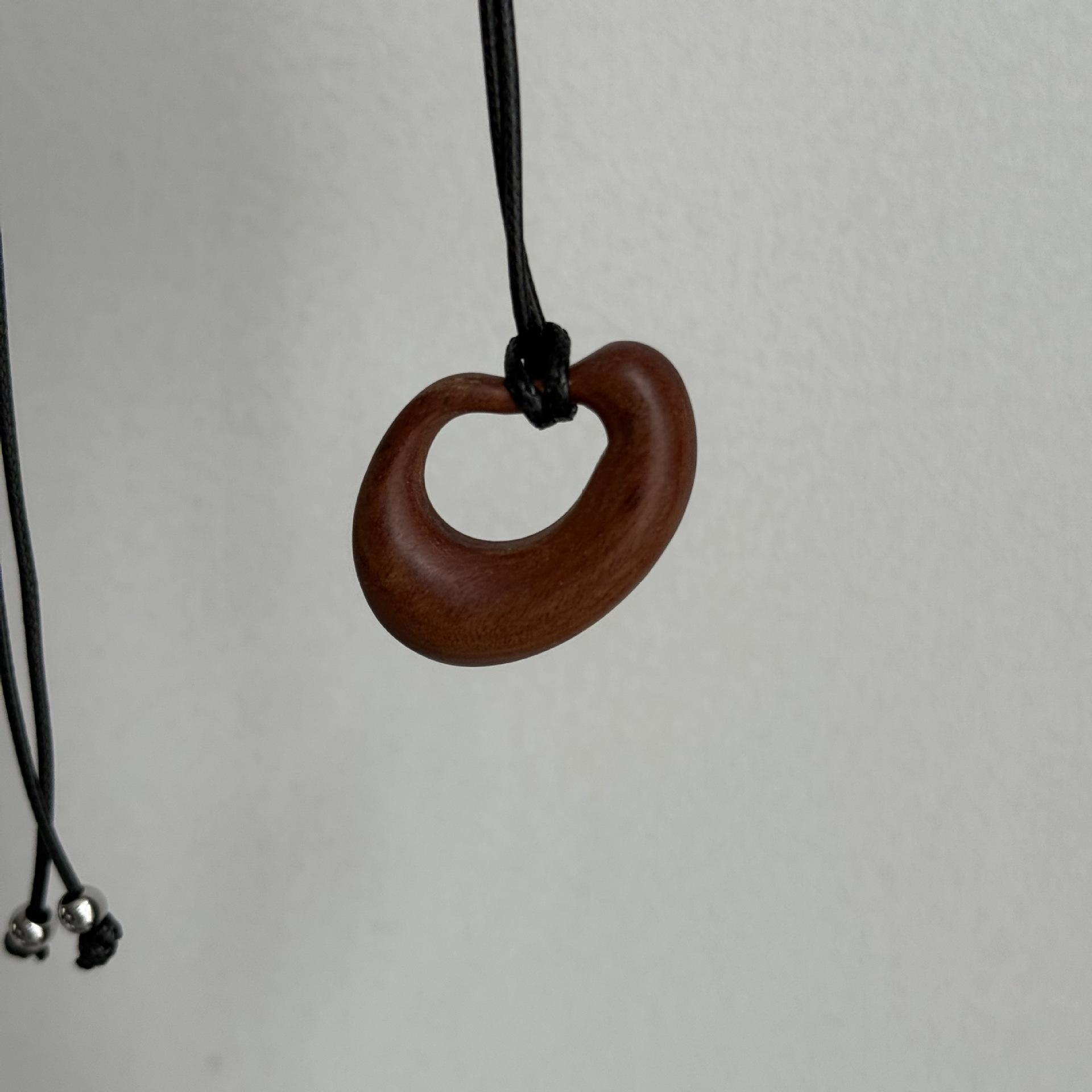 1 шт. Деревянный геометрический круглый кулон на шею с регулируемым ремешком Минималистичный крутой стиль Нейтральный длинный аксессуар-ожерелье