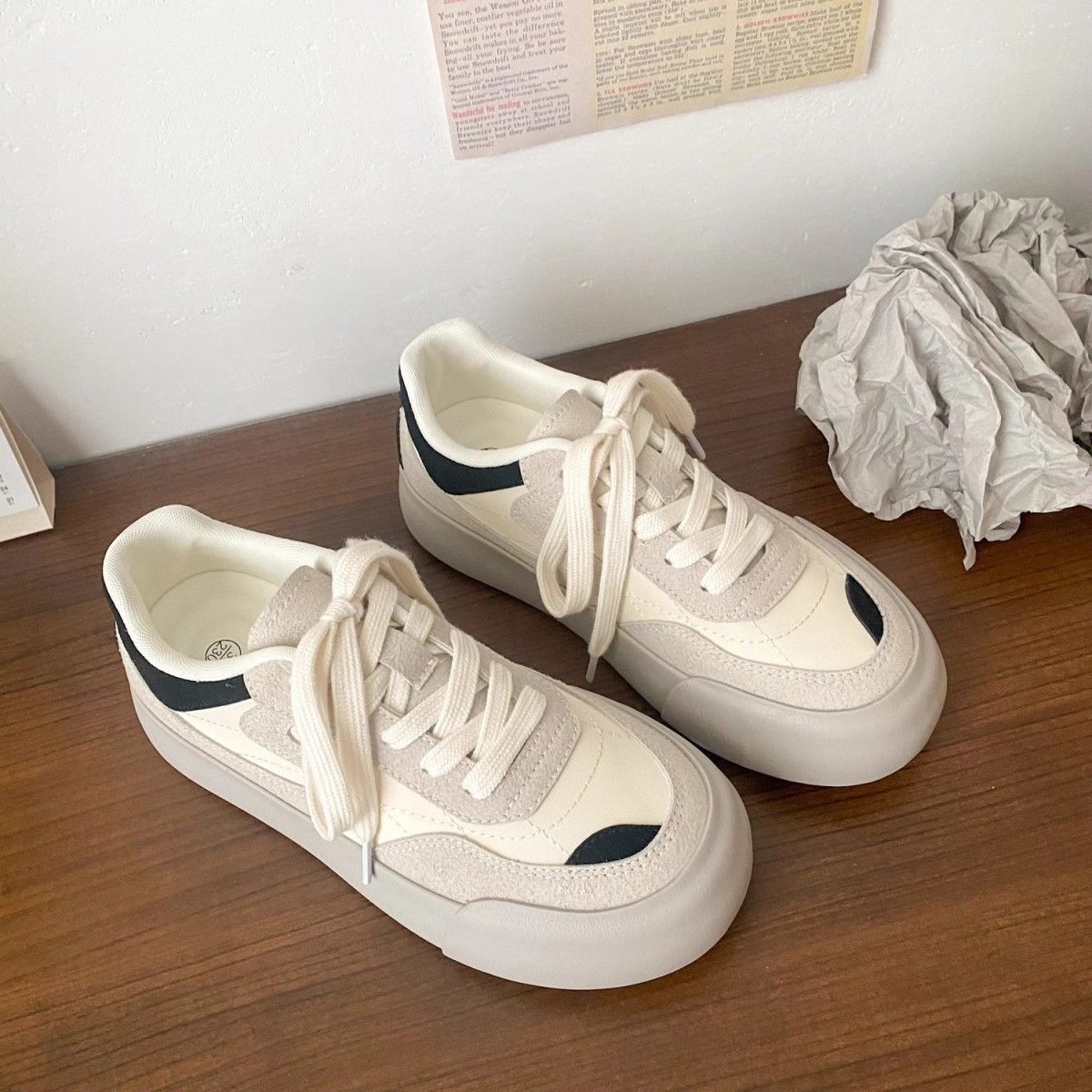 

Retro red thick baseplate shoes women s autumn new 2025 popular niche Hong Kong style round head casual moral training shoes 35