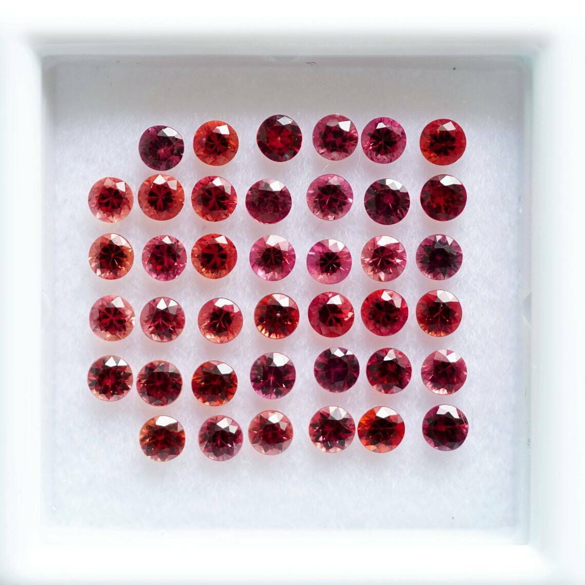 

50 Pcs Lot Natural Red Ruby Round Cut 5x5mm Certified Loose Gemstones 5 mm approx червоний