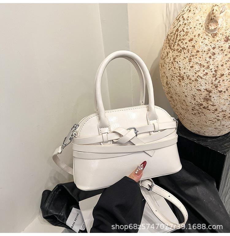 2025 New American Retro Niche Design Simple Commuter Shoulder Crossbody Bag Trendy Fashion Handbag