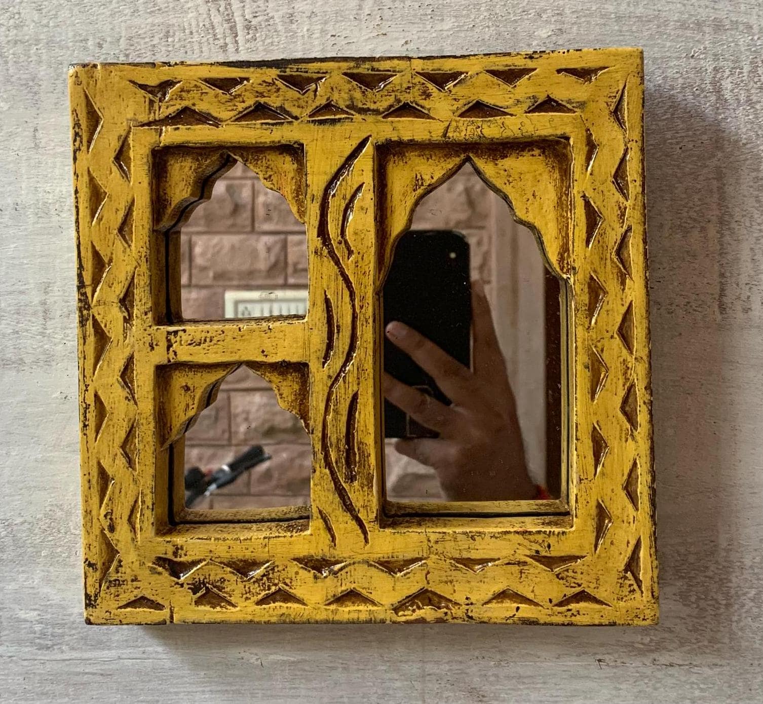 

Handmade Painted Jharokha Wall Hanging: Indian Home Decor різнокольоровий