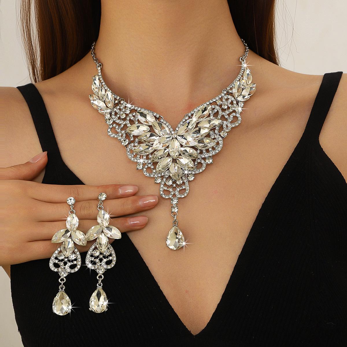 Elegant Rhinestone Flower Jewelry Set: Stylish Earrings  Necklace for Women