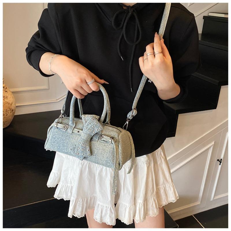 Niche New Portable Pillow Bag Women's Fashion Design Personalized Commuting Leisure Shoulder Messenger Bag
