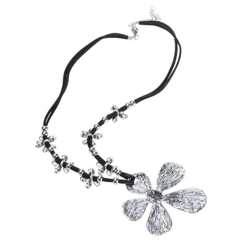 Stylish Blossom Charm Textured Flower Pendant Necklace Elegant Floral Clavicle Chain for Parties Women Accessory