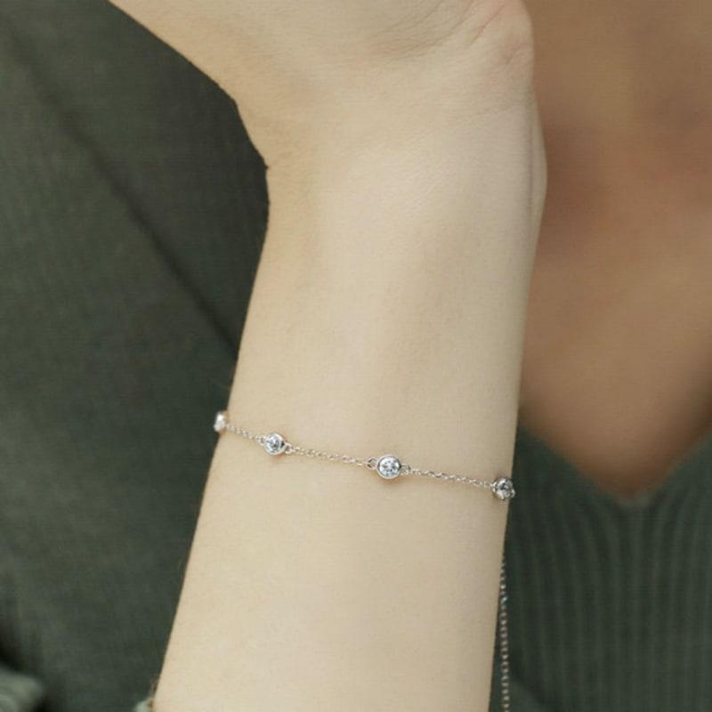 

Hyeres-lor Essence Silver (W) Tennis NEW Station Bracelet HL4B52446W9190 single type