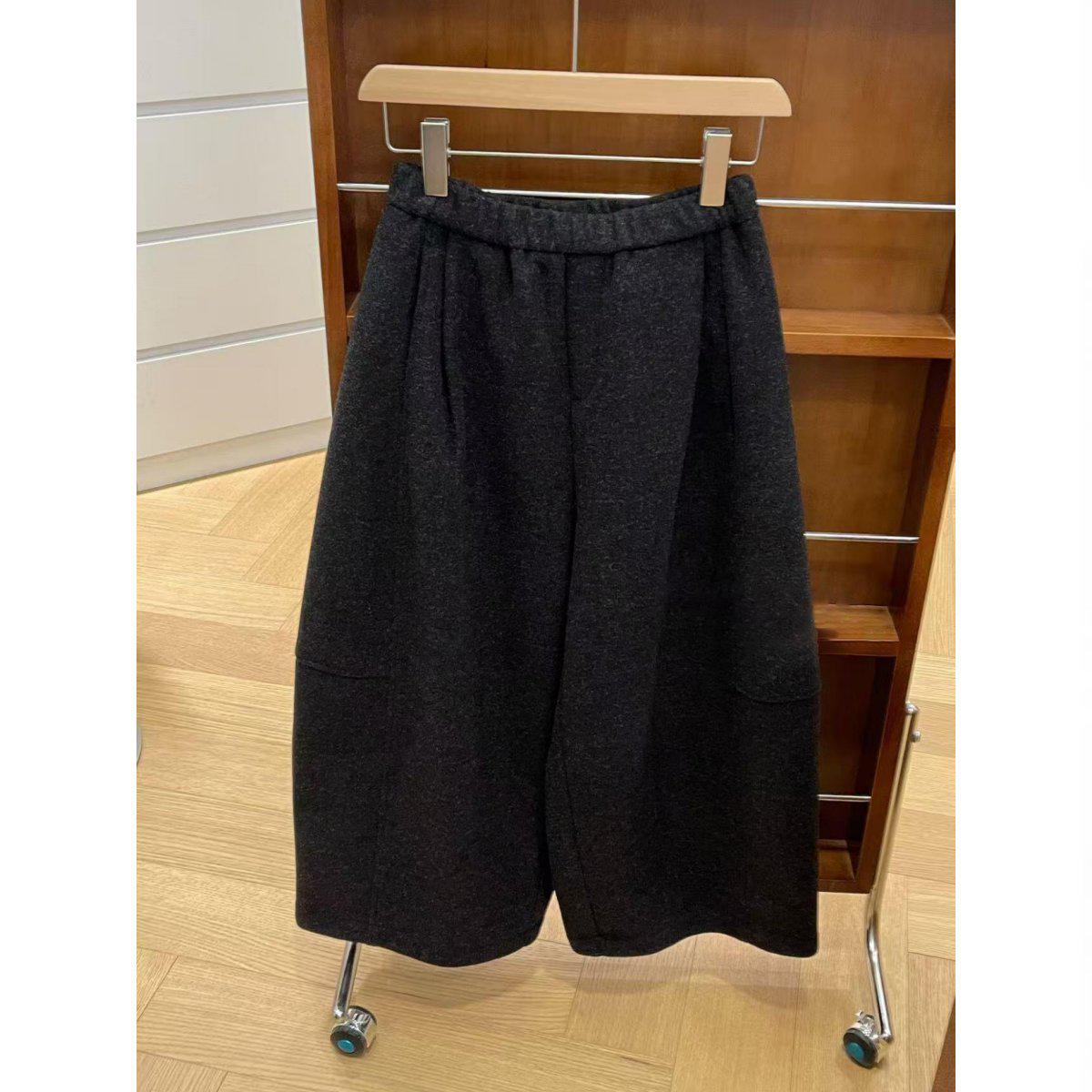 

Korean Style Women s Woolen Wide-Leg Trousers - 2025 Autumn/Winter Collection, Elastic Waist, Slimming, Thickened, Eight-Point Length. Extra Large черный серый
