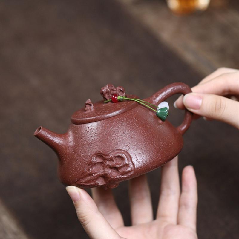 

210ml Chinese Yixing Purple Clay Teapot Handmade Triangular Shape Tea Pot Beauty Tea Infuser Kettle Tradition Zisha Teaware