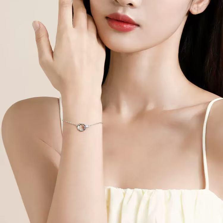 

Женский браслет Кольцо Мёбиуса Легкая Роскошь Высококлассный Нишевый Дизайн Двойное Кольцо Безграничная Любовь Подарить Подруге Подарок на День Рождения