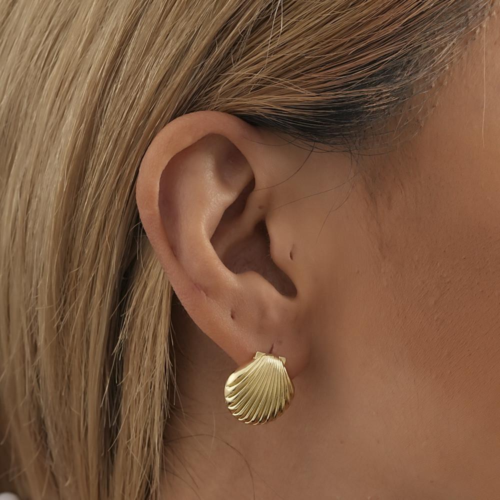 Gold Fashionable Shell Earrings For Women Simple And Elegant Design