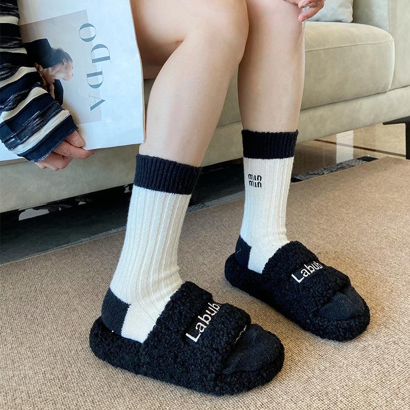1669 autumn and winter new Internet celebrity thick-bottomed fluffy slippers women's Korean version fashion outer wear plush home one-word cotton sli