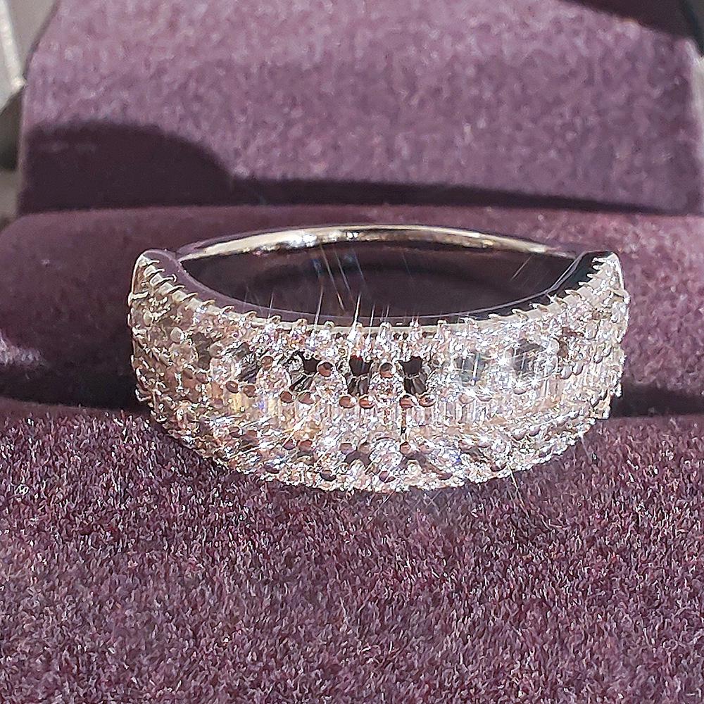 Exquisite Women's Copper-Plated White Gold Openwork Ring