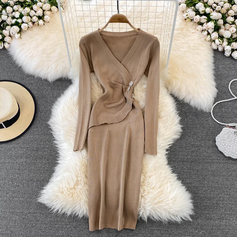 RUGOD Jarní a podzimní nové Retro elegantní a sexy Slim Fit Pletené šaty s dlouhým rukávem a výstřihem do V