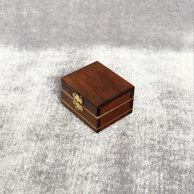1:12 Dollhouse Mini Furniture Retro Luxury Vanity Jewelry Box Ornament.