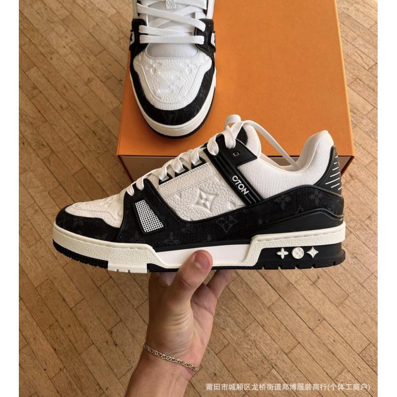 Trendy Unisex  Shoes – Versatile Low-Top Casual Sneakers, Soft-Soled Design with a Subtle Height Lift