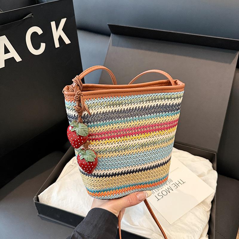 Colorful beach colorful straw small bag women's 2025 summer new shoulder armpit bag fashionable woven bucket bag