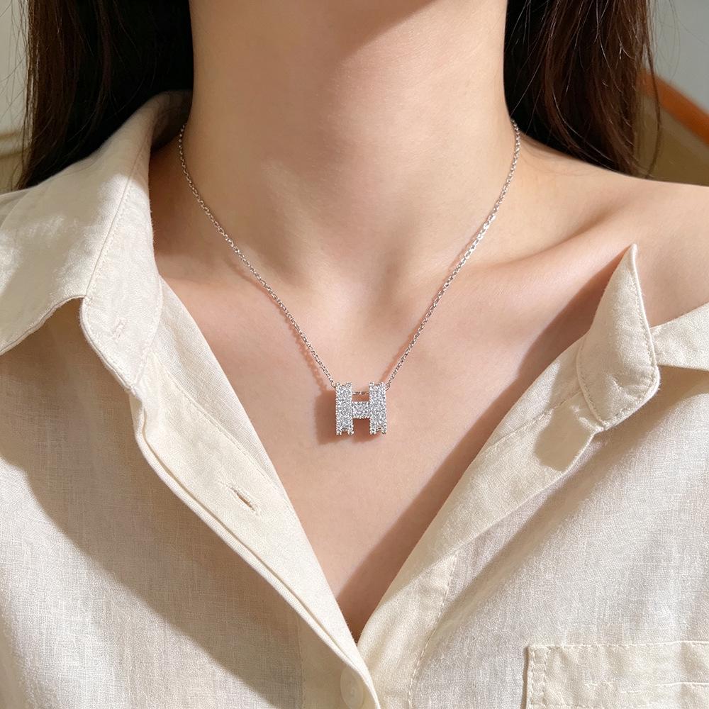 Women's Shiny Zirconia Clavicle Necklace: Fashionable Titanium Steel 'H' Pendant Bestseller