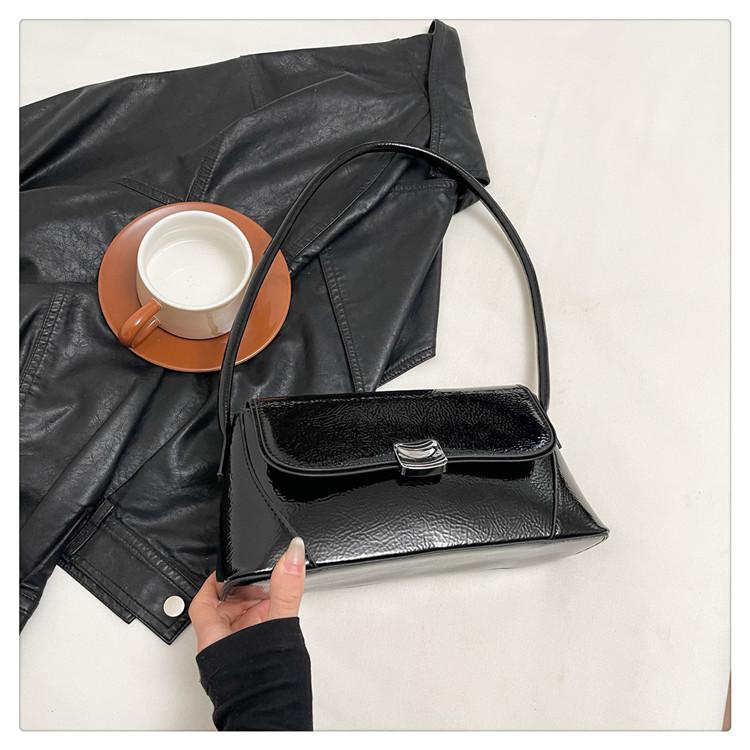 

Retro trend shoulder bag 2025 spring new bag women s fashion simple underarm bag niche casual handbag чёрный