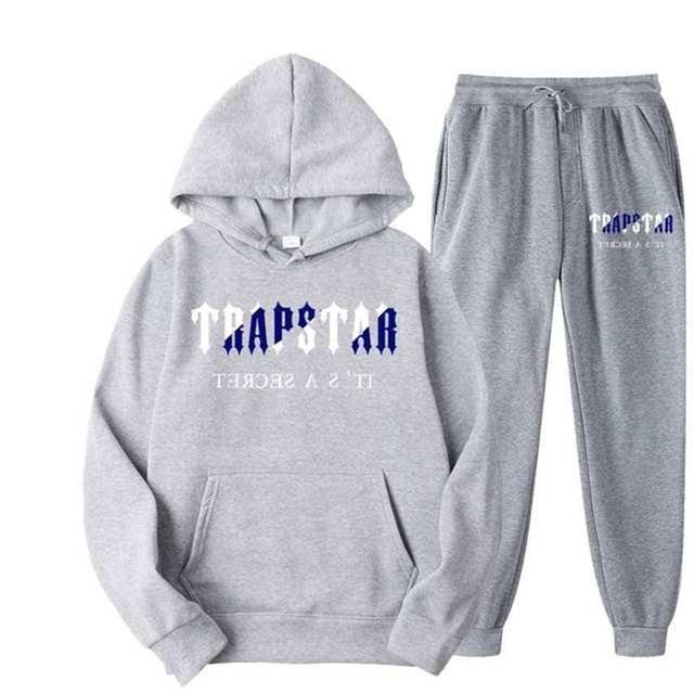 TRAPSTAR Herren Kapuzenpullover mit Buchstabenprint und Jogginghosen-Set.