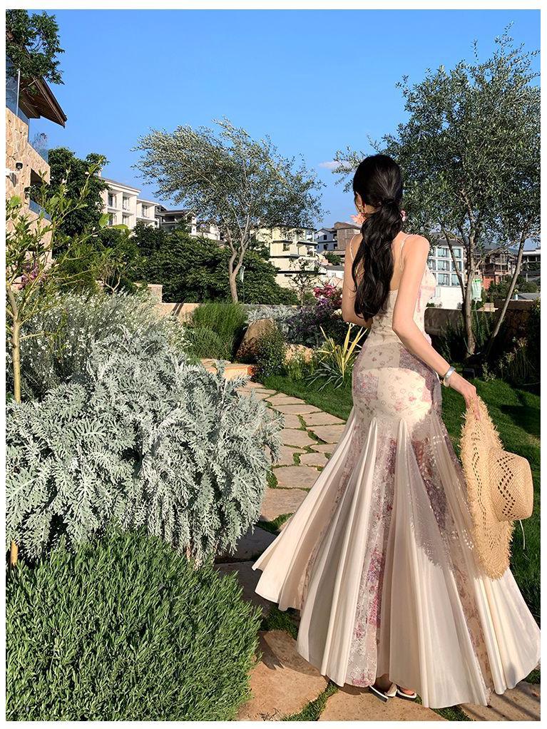 Abito Sirena a Rete Floreale 3D French Chic con Spalline - Vita Sagomata, Stile Estivo, Elegante e Sexy
