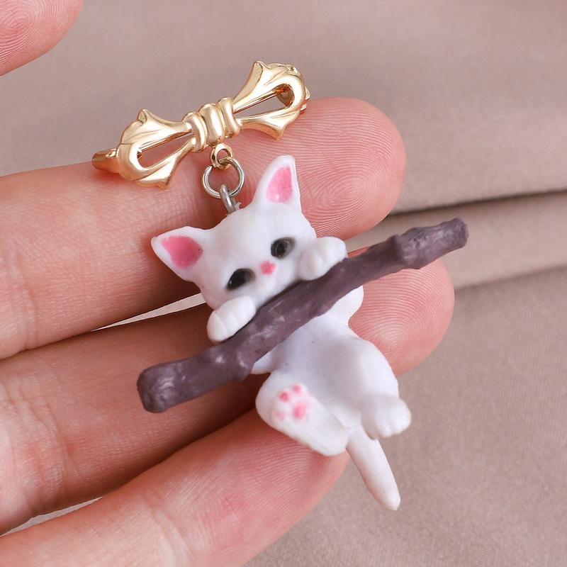 Fashion Cute Flower Wreath Bird Brooch For Women Shiny Rhinestone Cute Animal Brooches Pin Girls Daily Party Scarf Suit Jewelry