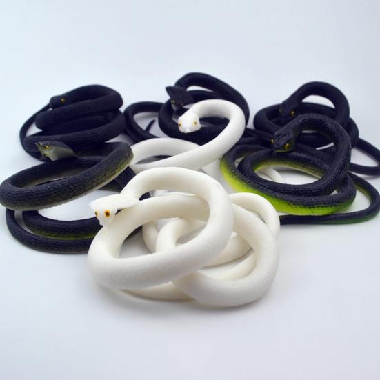 80CM Golf Snake Prank Leketøy Realistisk gummi Slange Modell Simulert Slange Erting Venner Vanskelige rekvisitter Barn Voksne Halloween Party Gag Gave