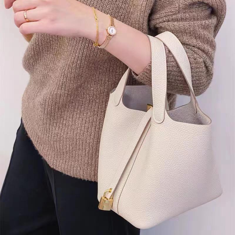 Bolso de Cubo para Mujer de Cuero Importado de Piel de Vaca Cosido a Mano con Grano Lichi