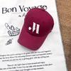 Spring And Summer Baseball Caps For Men And Women Are Casual And Versatile, Showing Their Faces. Small Retro And Versatile Simple Peaked Caps