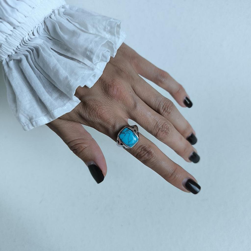 Серебряное кольцо с бирюзой, вес изделия 4,57 гр (2176558)