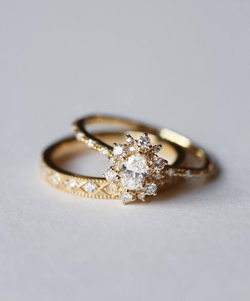 Anz Chemistry Petite Oval Diamond Snowflake Ring