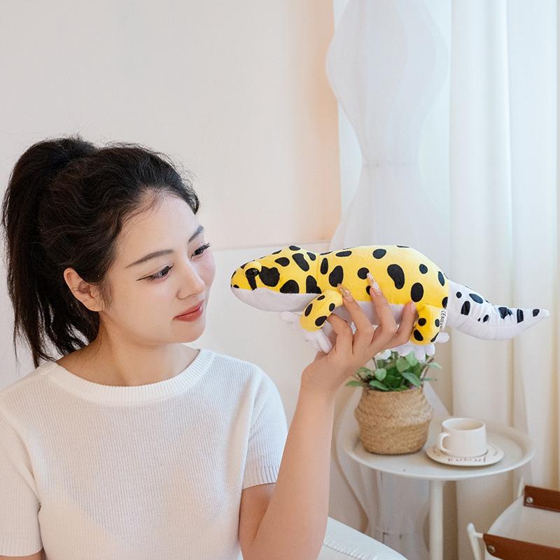 Leopard Gecko Plushy Crossbody Purse And Cushioned Creature 2-In-1 Snuggly Yellow Lizard Item Alongside Adjustable Strap For Reptile Lovers.