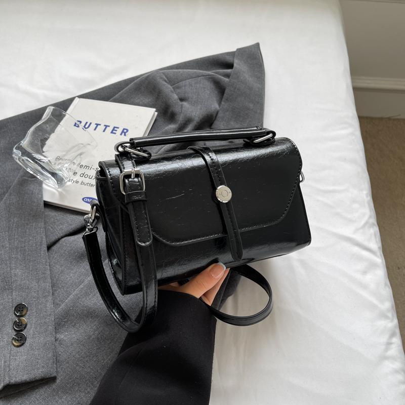 

Модные серебристые женские сумки через плечо из искусственной кожи с клапаном, маленькая квадратная сумка, модная универсальная женская сумка через плечо