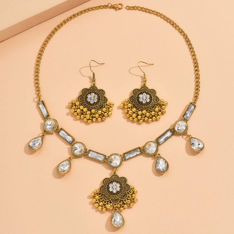 

Комплект этнических индийских серег и ожерелья из драгоценных камней Юго-Восточной Азии