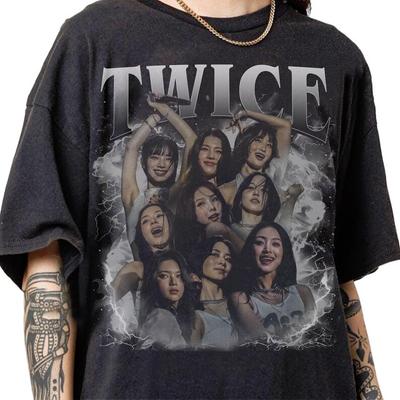 2026 Retro Anni '90 Vintage Membri Twice Maglietta Bootleg, Grafica Retro Twice Kpop Maglietta Retro, Jihyo, Nayeon, Momo, Sana, Mina, Tzuyu Regalo Amante Coreano