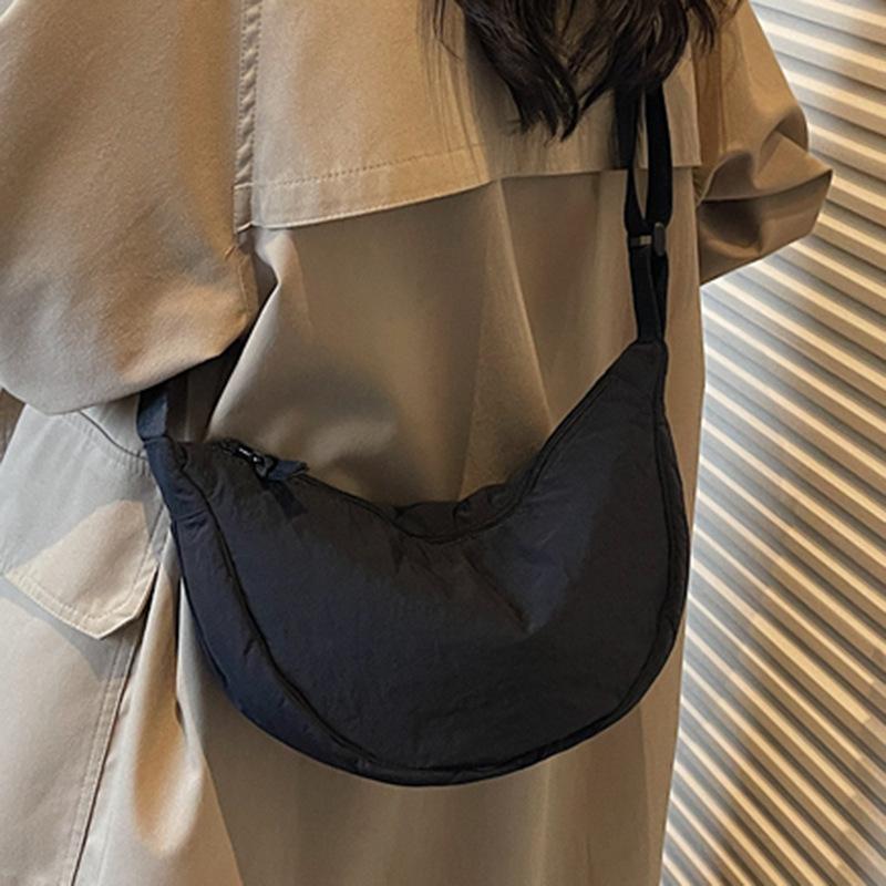 2025 Autumn New Solid Color Trend Personalized Shoulder Bag Women's Daily Simple Dumpling Bag Messenger Bag Women's Leisure