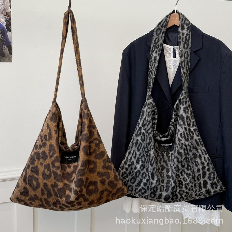 Leopard Print Women's Large Capacity 2025 New Autumn and Winter Casual Suede Shoulder Bag, College Students Commuting Tote Bag